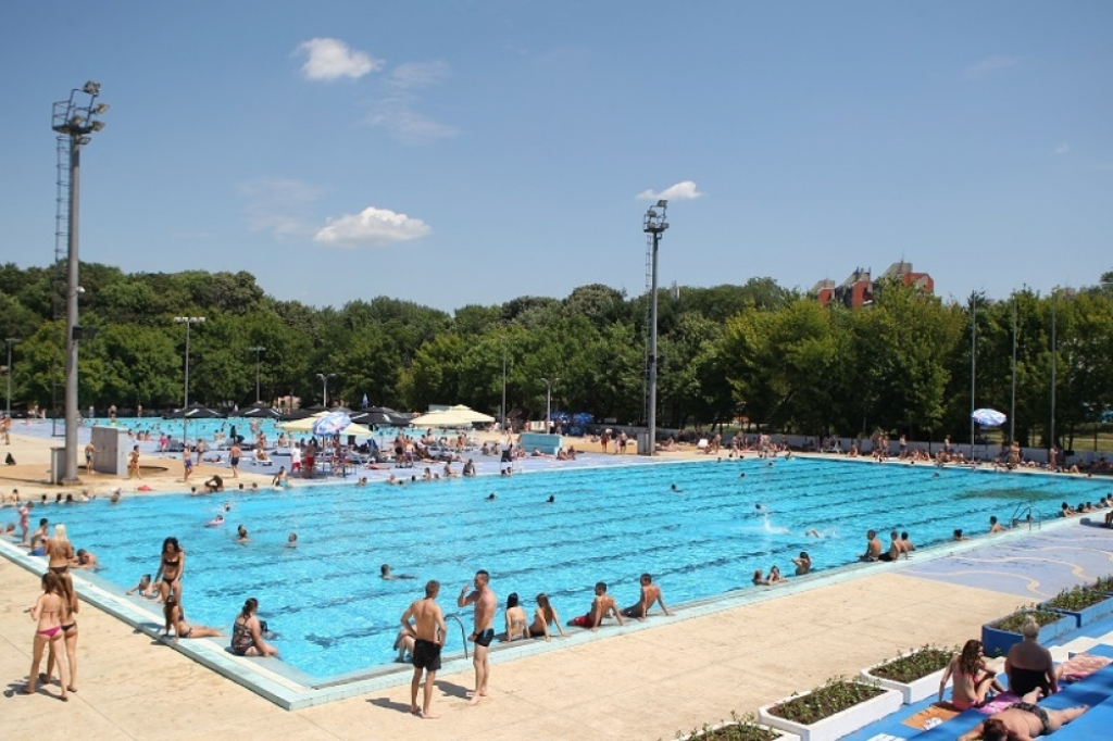 Pedofil ljubio i pipao dečaka na bazenu