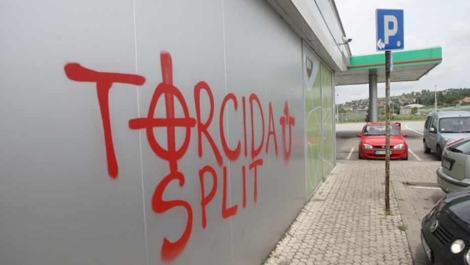 Pumpa, pljačka, Torcida, navijači