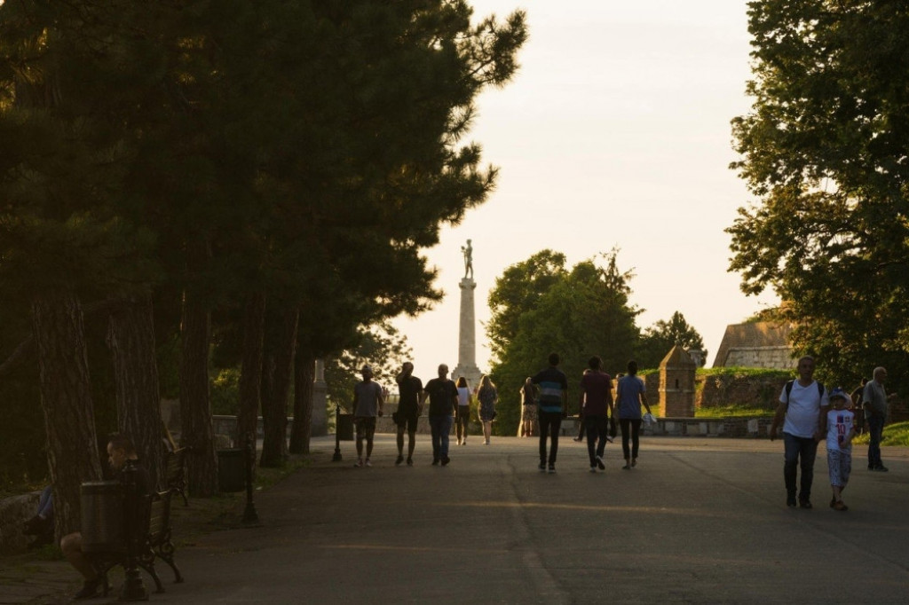 Šetnja Beograd ulica ljudi