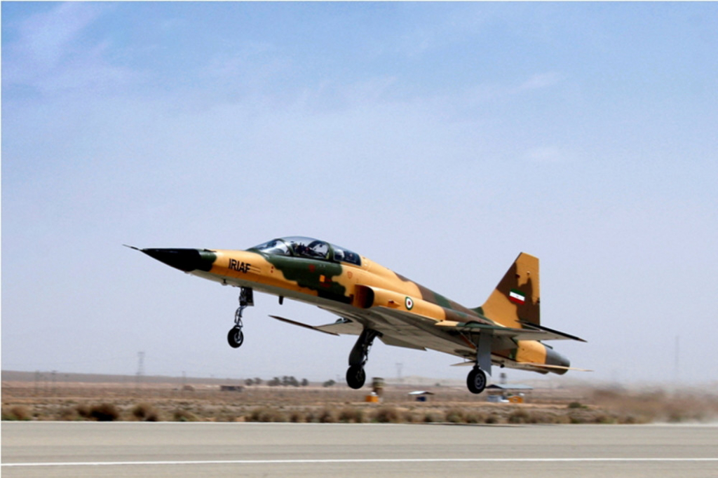 Prvi iranski borbeni avion Kosar