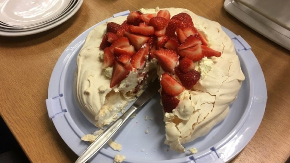 Pavlova torta, torta, slatkiš, voćna torta