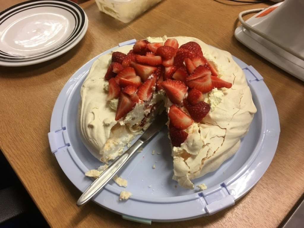 Pavlova torta, torta, slatkiš, voćna torta