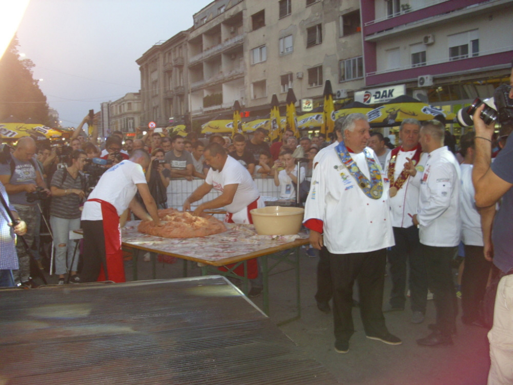 Leskovčani napravili pljeskavicu za Ginisa