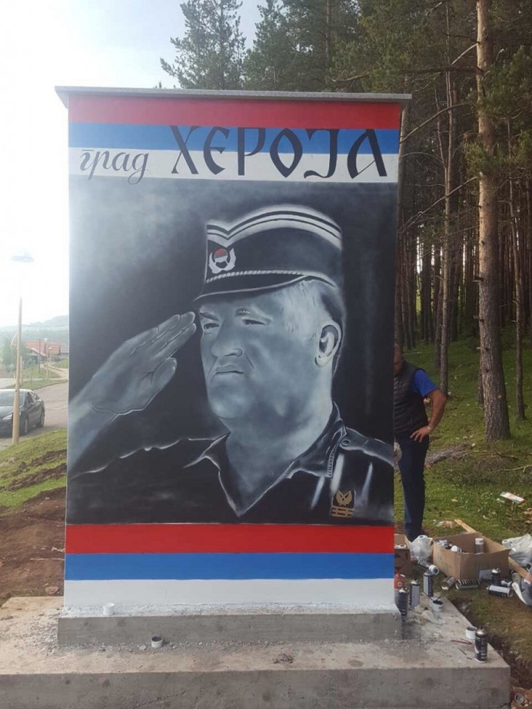 Mandić podigao spomenik generalu Mladiću