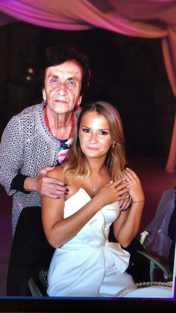 Ksenija Karić sa bakom Bosom