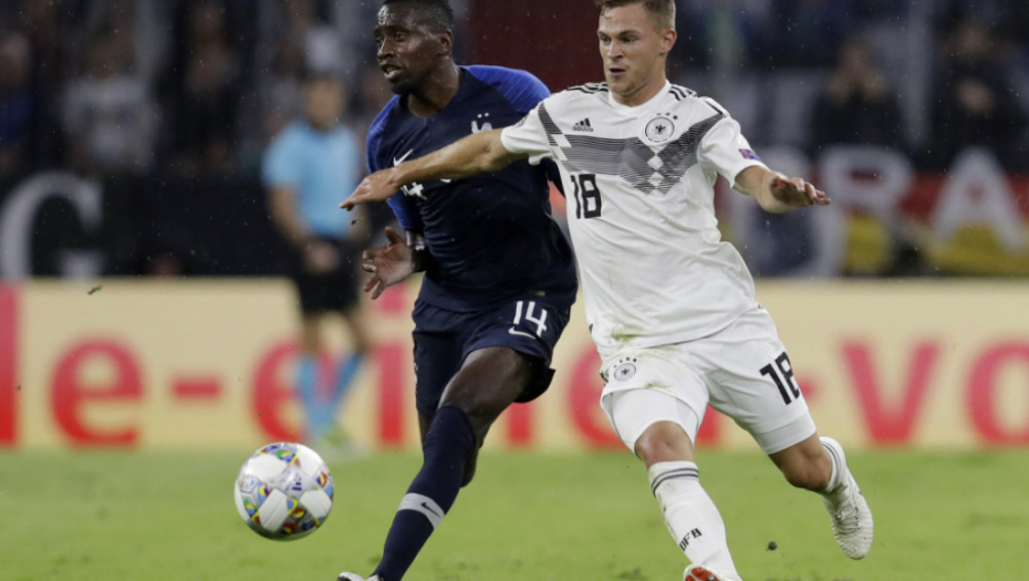 Francuz Matuidi u duelu sa Kimihom (Nemačka)