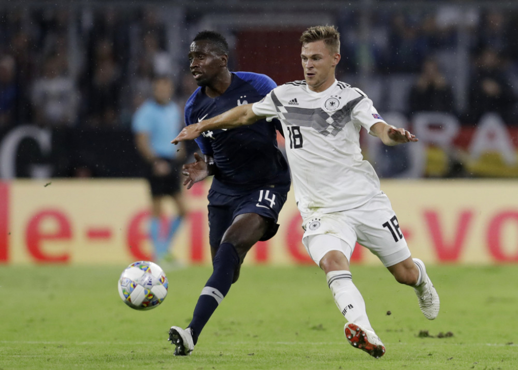 Francuz Matuidi u duelu sa Kimihom (Nemačka)