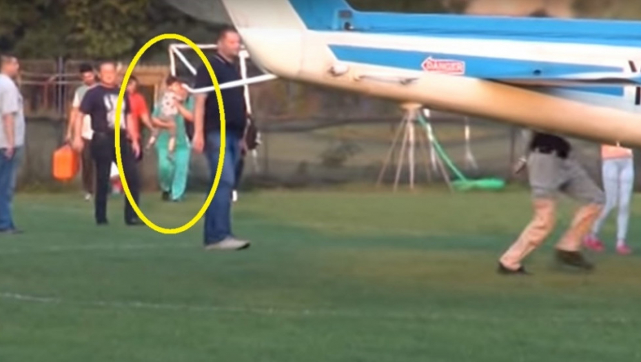 Malog Dušana unose u helikopter