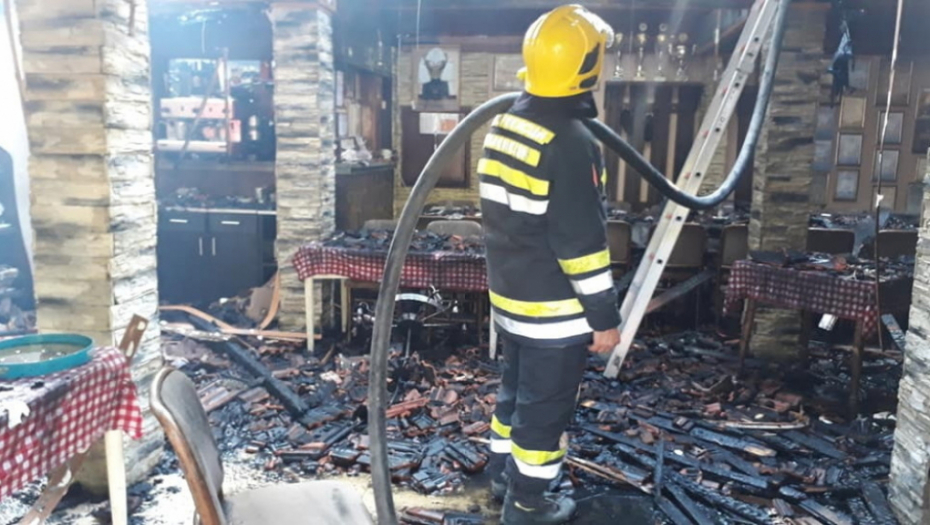 Vatrogasci dva sata gasili restoran Kolibu!