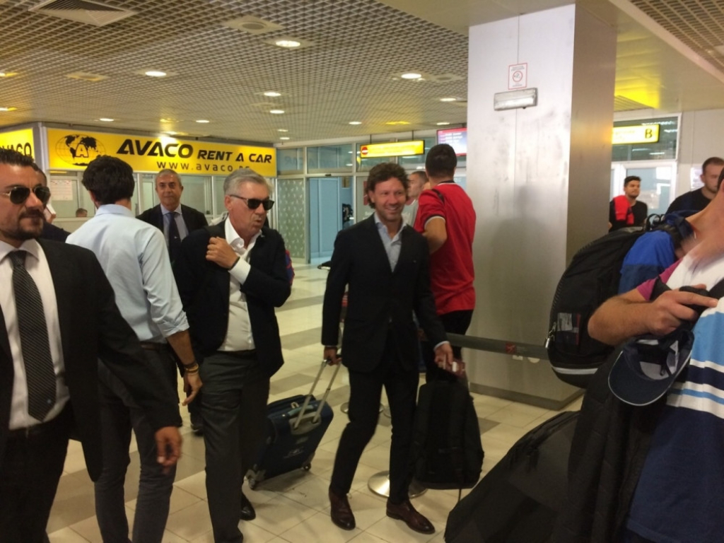 Trener Napolija Karlo Ančeloti na aerodromu 
