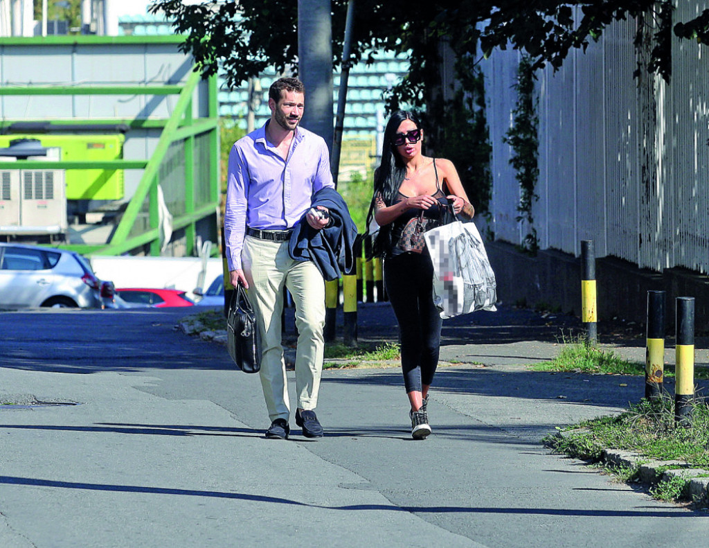 Tijana Ajfon sa advokatom