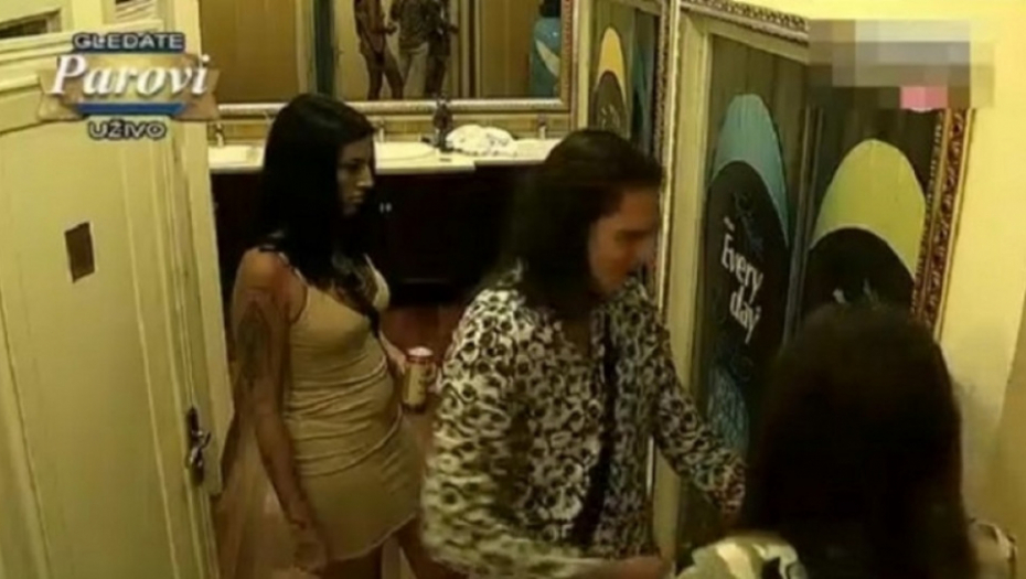 Tuš kabina u Parovima