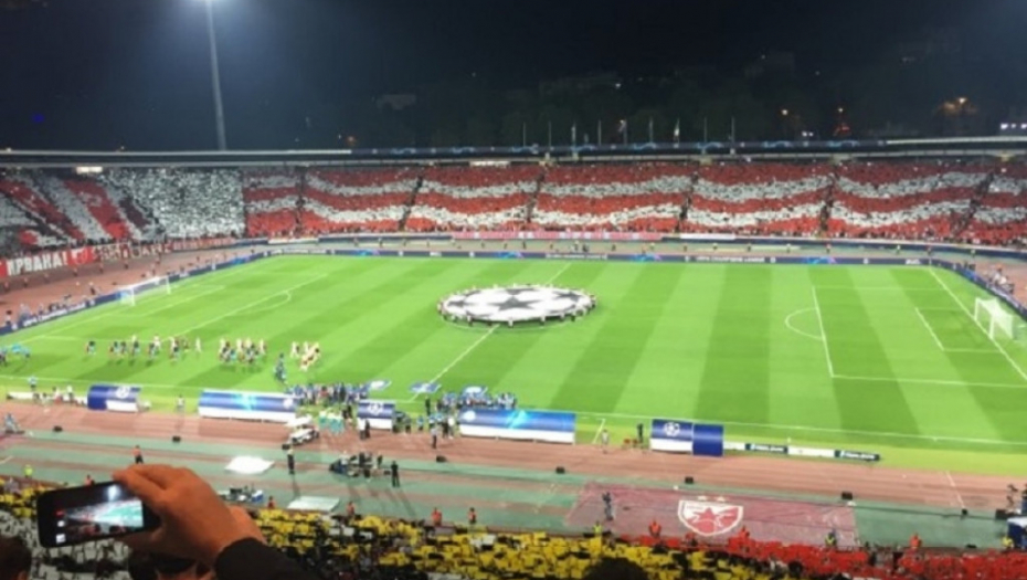 Koreografija na meču Zvezda - Napoli