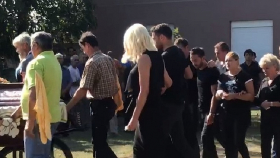 Jelena Karleuša na sahrani