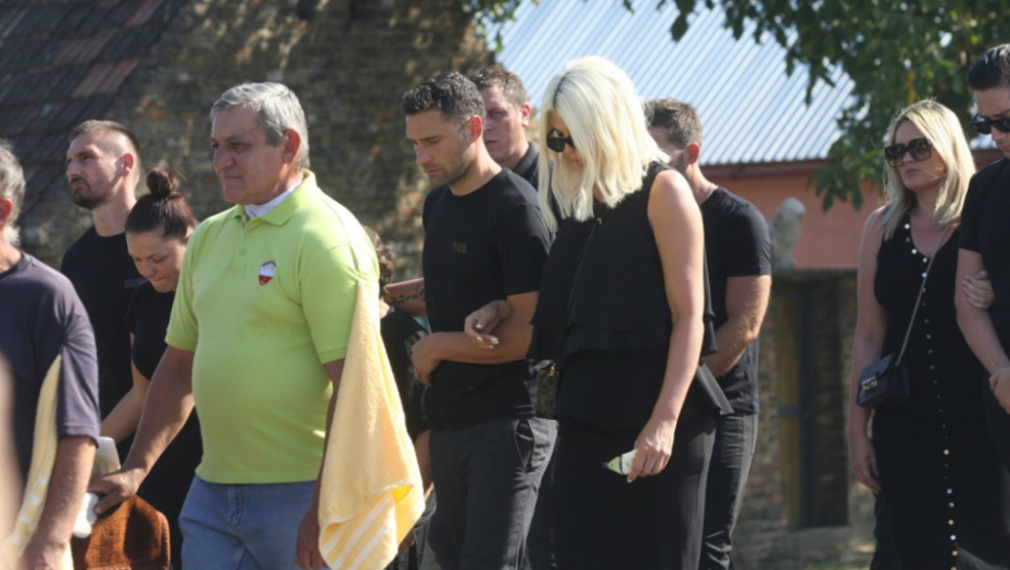 Jelena Karleuša na sahrani