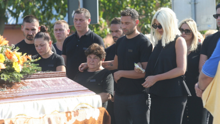 Duško Tošić i Jelena Karleuša na sahrani