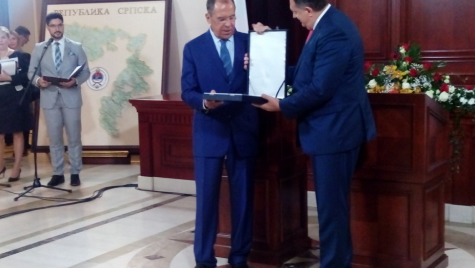 Dodik uručio orden Lavrovu