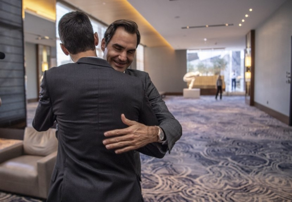 Zagrljaj Novaka Đokovića i Rodžera Federera