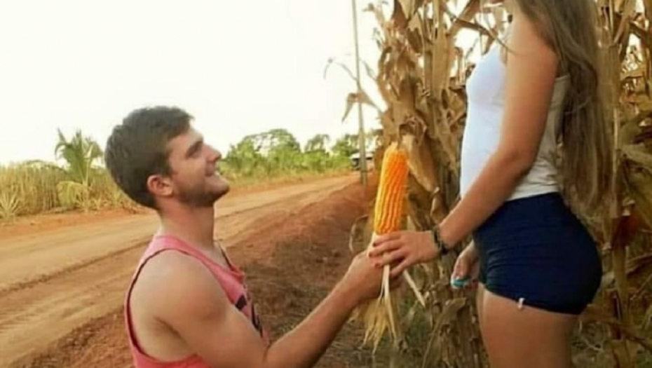 Ljubav na seoski način, prosidba kukuruzom 