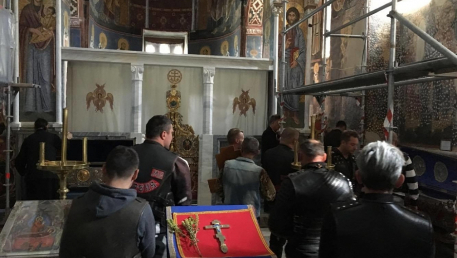 Noćni vukovi poklonili Časni krst manastiru Studenica