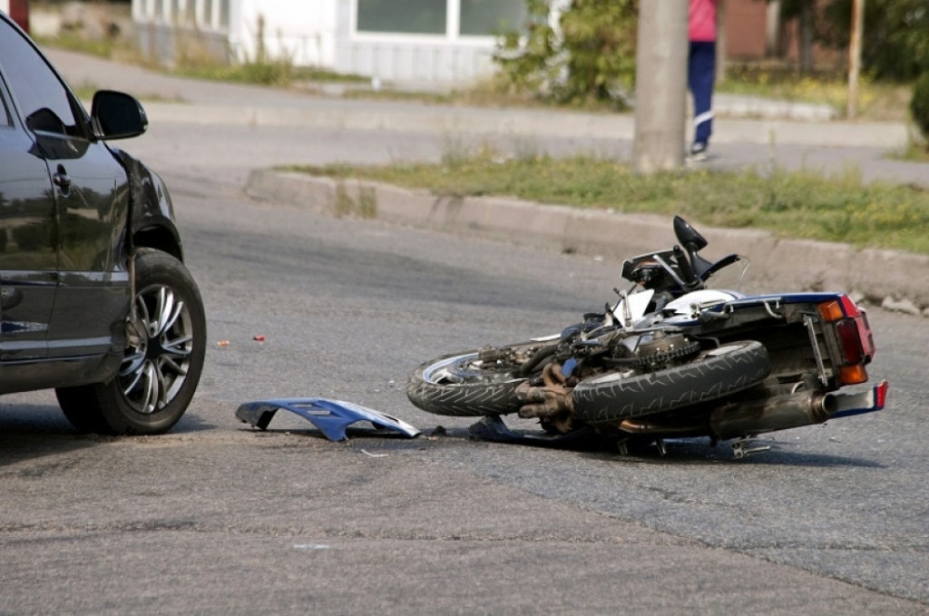 Motociklista, motor, nesreća