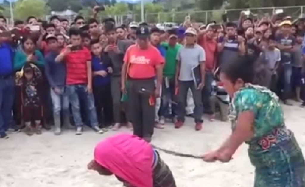 Majka &scaron;iba ćerku 