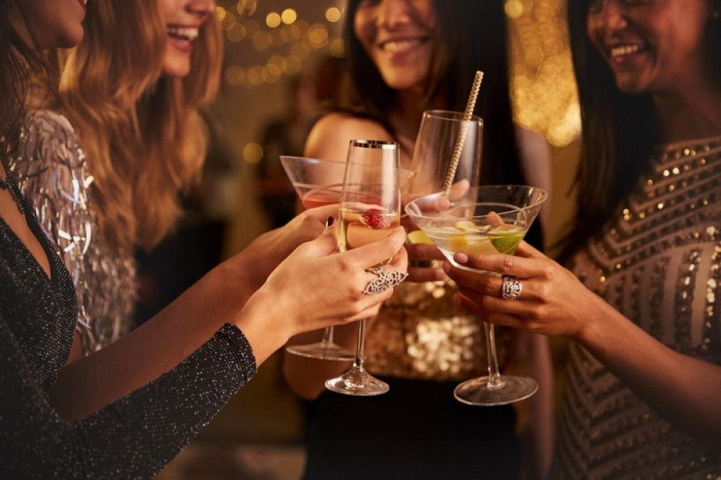 Alkohol, koktel, piće. žurka, proslava