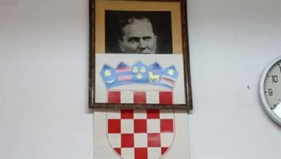 Tito u školi, hrvatski grb