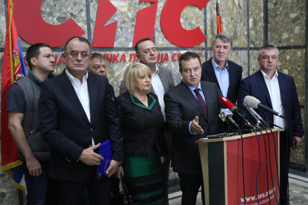 Ivica Dačić sa partijskim kolegama