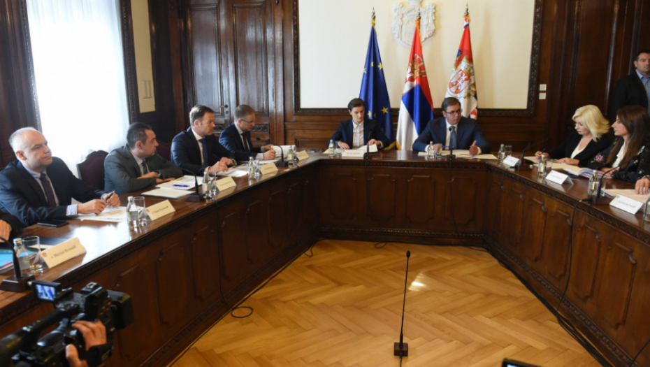 Aleksandar Vučić sa resornim ministrima