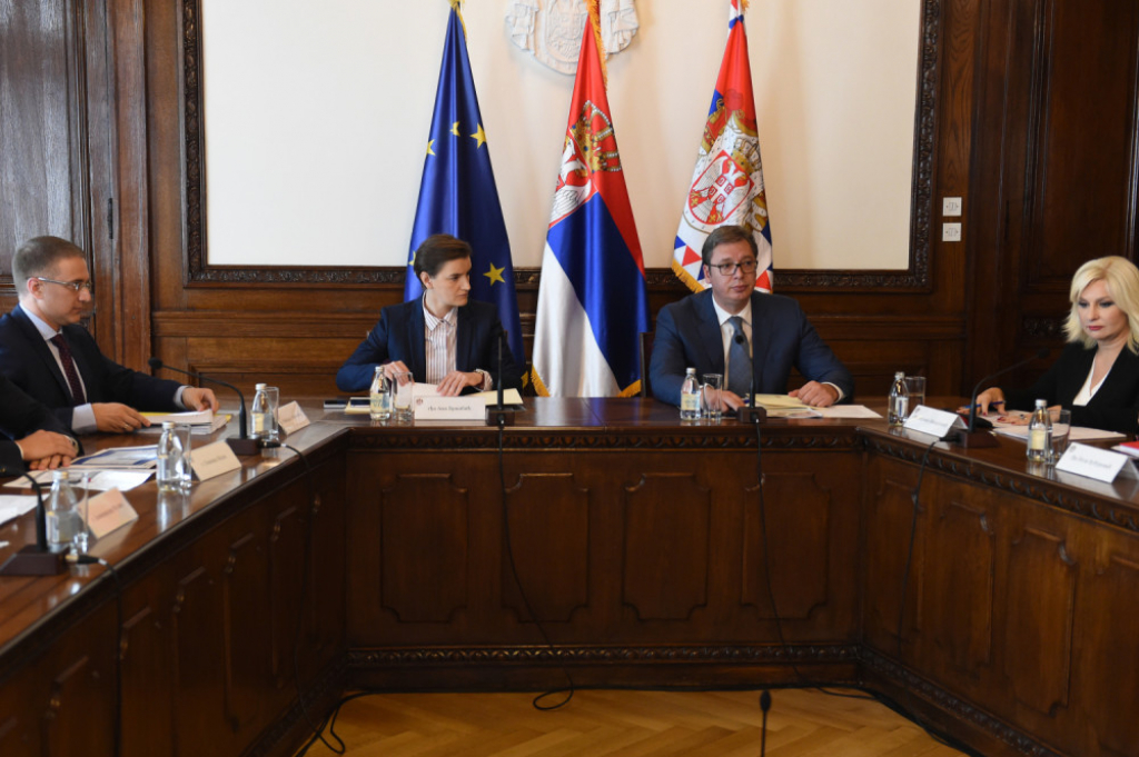 Aleksandar Vučić sa resornim ministrima