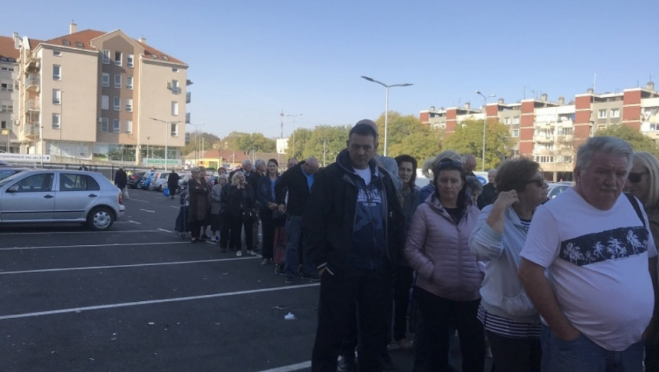 Redovi ispred Lidla, Lidl 