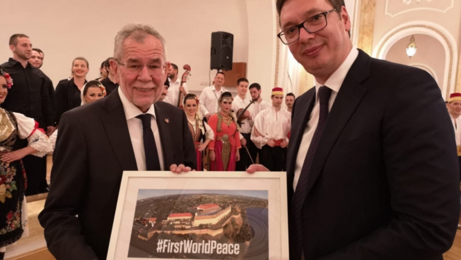 Aleksandar Vučić, Aleksander Van der Belen