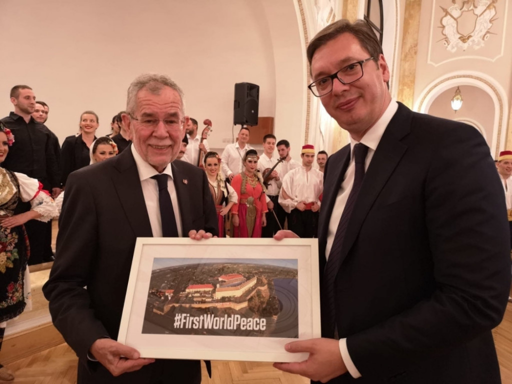 Aleksandar Vučić, Aleksander Van der Belen