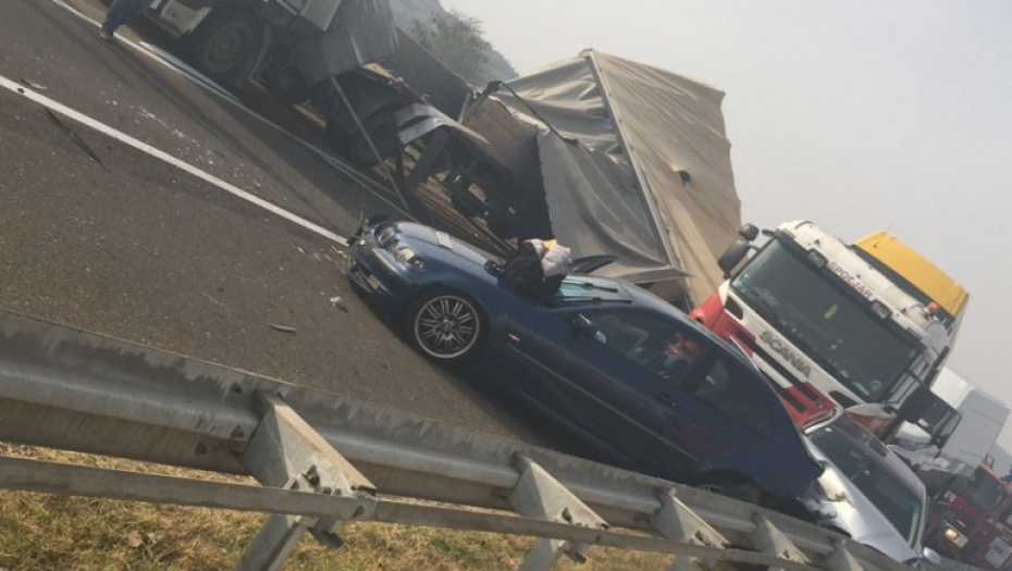 Udes, saobraćajka na auto-putu