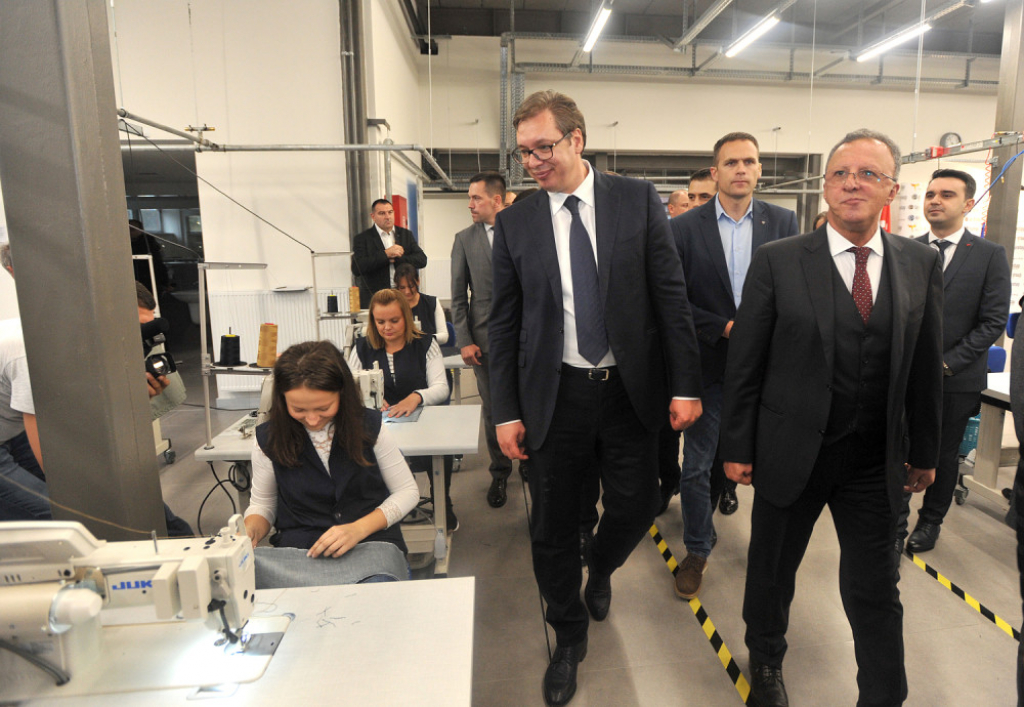Vučić u fabrici u Kraljevu