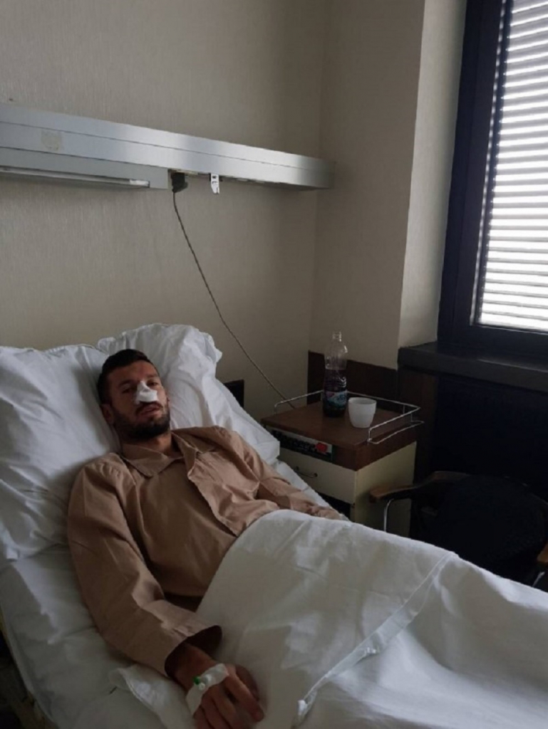 Fudbaler Partizana Šćekić posle operacije nosa