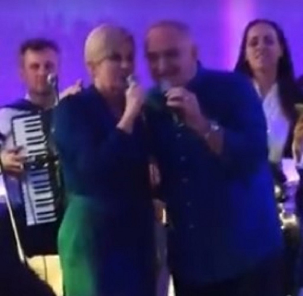 Kolinda se latila mikrofona