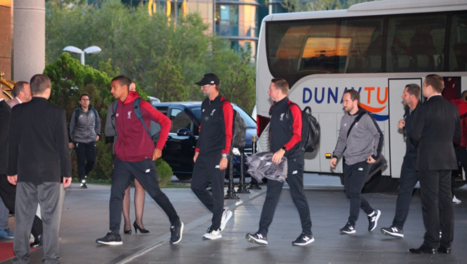 Fudbaleri i stručni štab Liverpula ulaze u "Hajat"