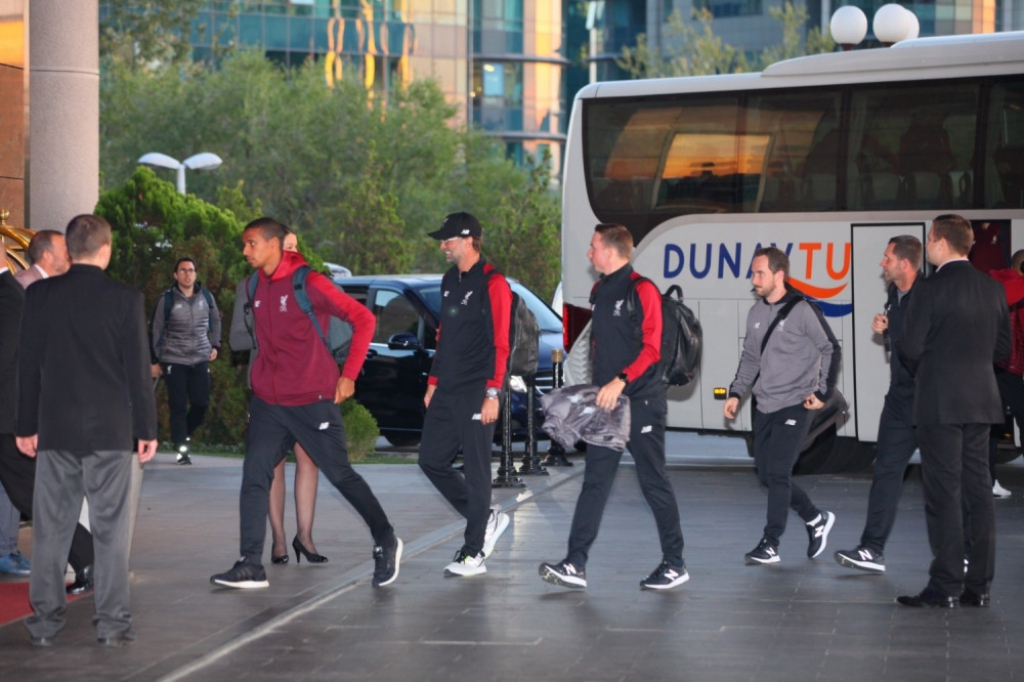 Fudbaleri i stručni štab Liverpula ulaze u