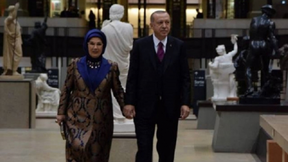 Erdogan sa suprugom