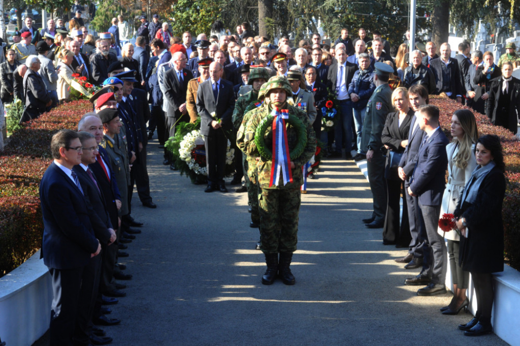 Na Novom groblju položeni su venci
