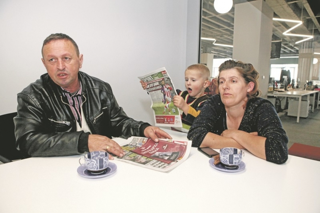 Damjan sa roditeljima