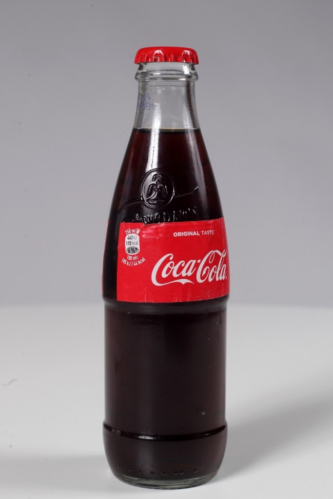 Koka-kola u lažnoj flašici