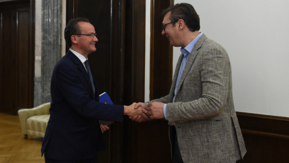 Aleksandar Vučić, Gintero Krihbaum