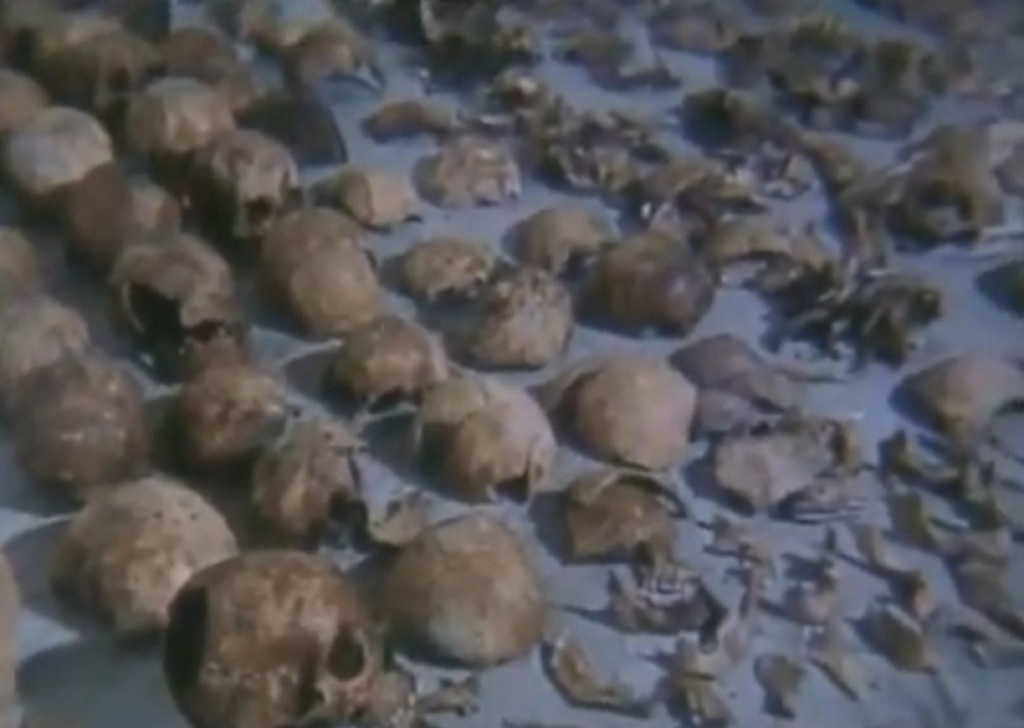 Ostaci Srba koji su bacani u jamu 