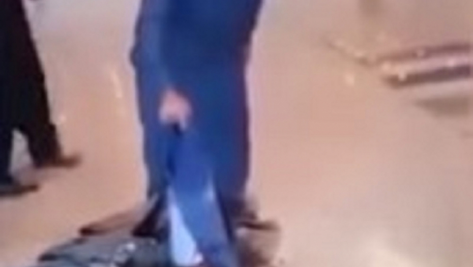 Putnik zapalio odeću jer mu je otkazan let zbog nevremena