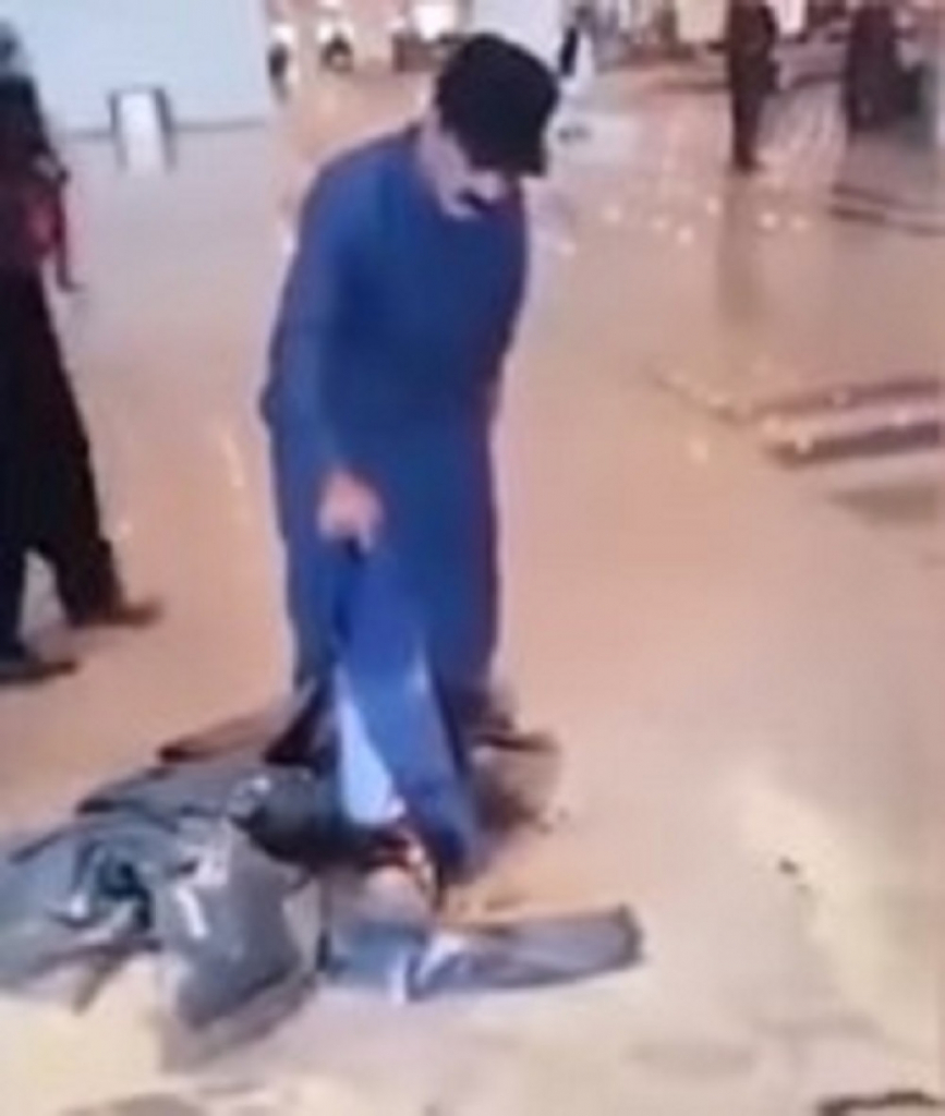 Putnik zapalio odeću jer mu je otkazan let zbog nevremena