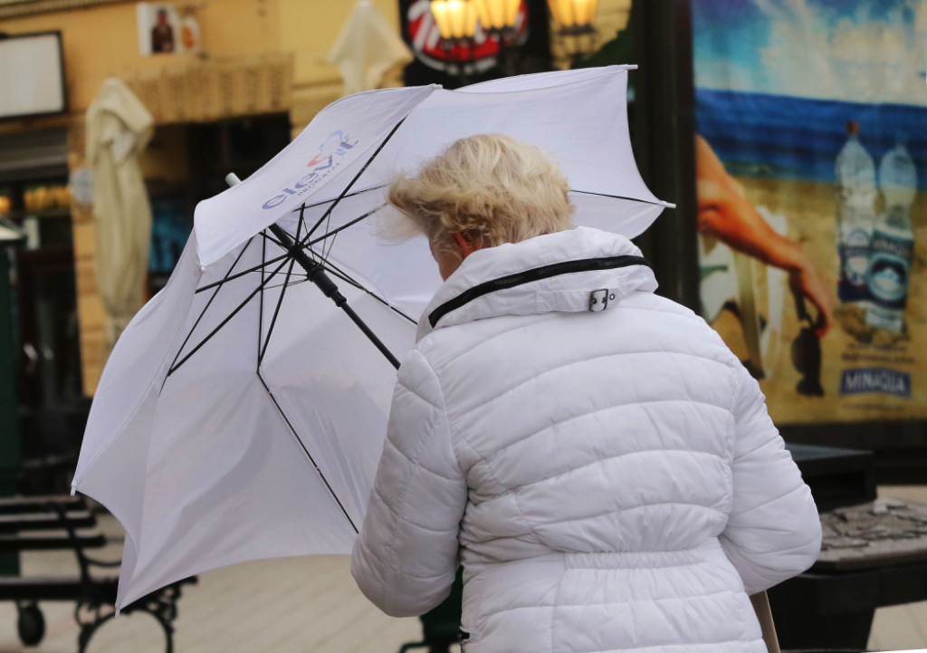 nevreme, vremenska prognoza, zima, sneg, hladnoća, kiša, ljudi