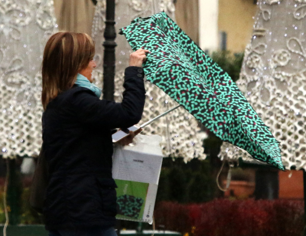 nevreme, vremenska prognoza, zima, sneg, hladnoća, kiša, ljudi